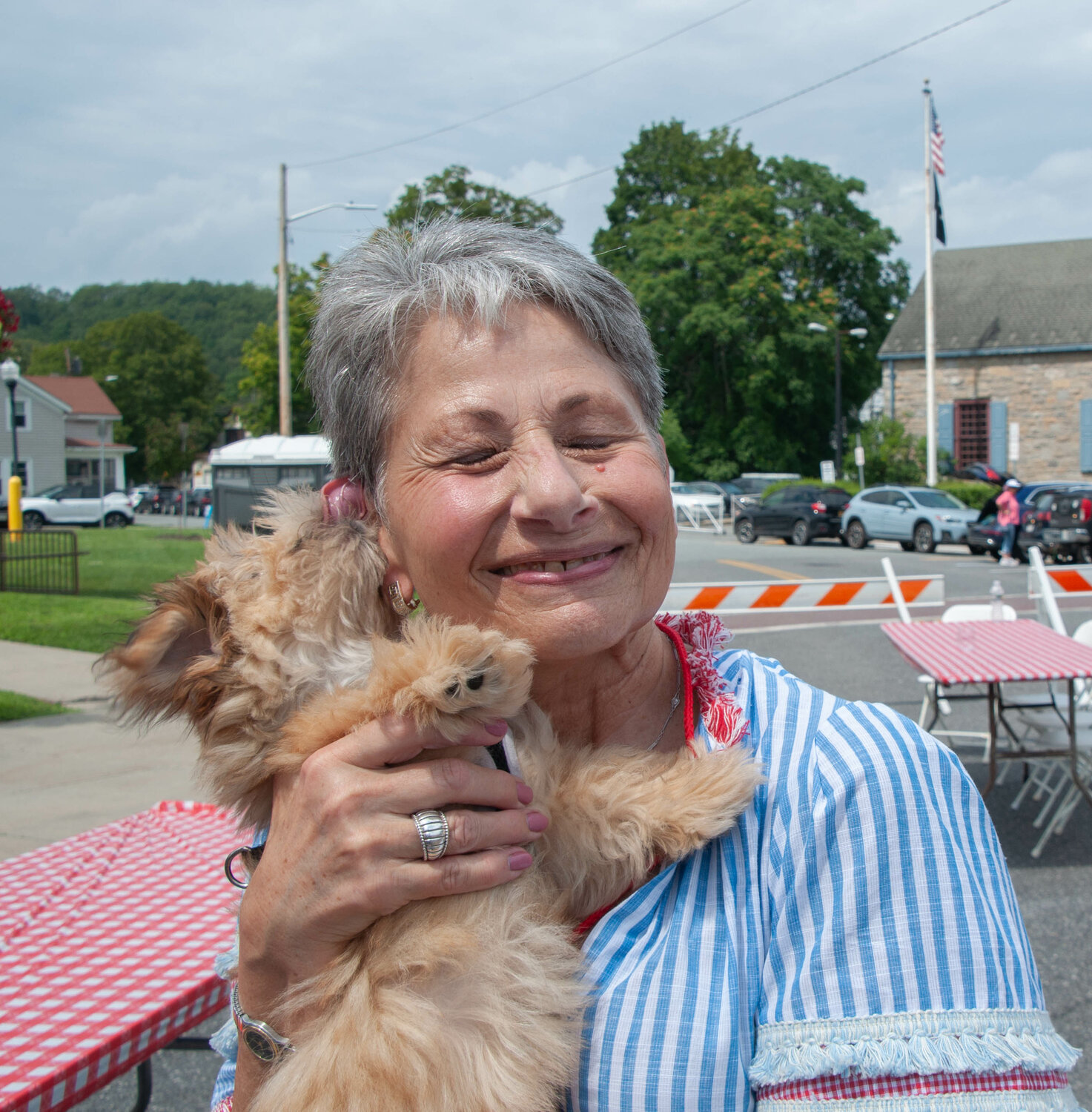 That Dog Named Gidget stepped out of her ice-cooled stroller (don't judge!) to give Borscht Belt Festival organizer and museum vice president Robin Cohen Kauffman a nice lick.